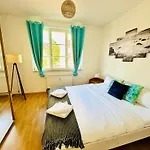 Stoetteritz Holiday Apartment - 3 Rooms - 6 People - 4 Beds - Balcony - Great Public Transport 11 Minutes To The City